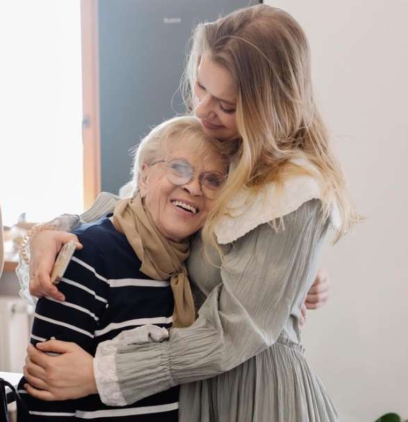Алиса Фрейндлих с внучкой Анной