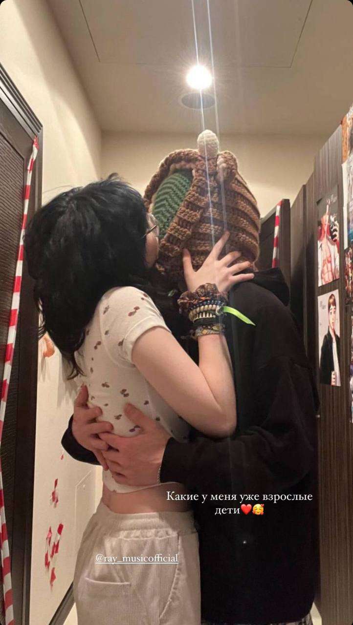 Дочь Глюкозы с возлюбленным Дочь Глюкозы с возлюбленным