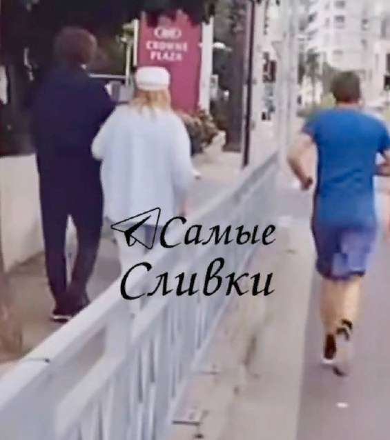 Пугачева и Галкин на прогулке