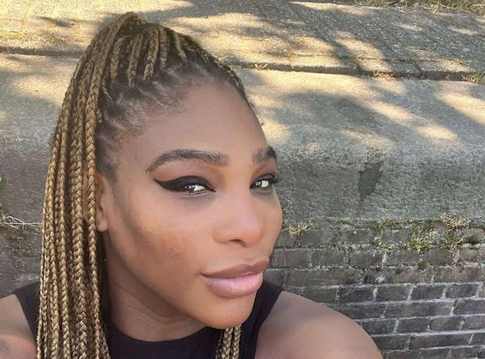 «Как трогательно!»: Серена Уильямс показала кадры с четырехмесячной дочерью и ее сестрой