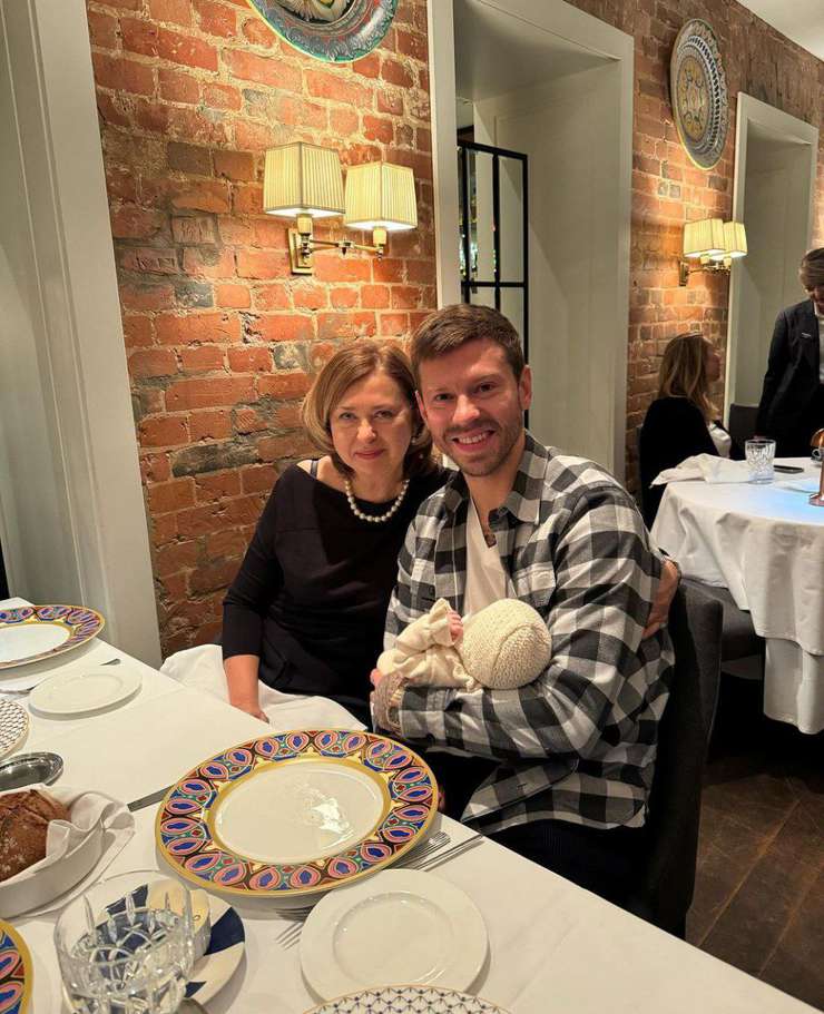 ФЕДОР СМОЛОВ С СЕМЬЕЙ ФЕДОР СМОЛОВ С СЕМЬЕЙ