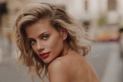 Пока Пресняков снимается в Казахстане, его жена в смелом наряде закатила вечеринку