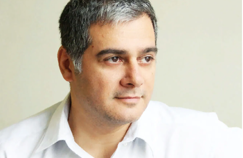 Посреди белого дня: в центре Москвы ограбили главного дирижера Театра Наций