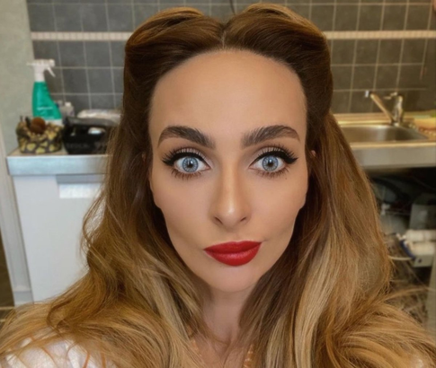 «Сиськи обвисли до пупка»: Варнава объяснила, почему отрезала грудь