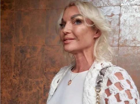 Ноги требуют мейкапа: фанаты высмеяли образ Волочковой для новой фотосессии