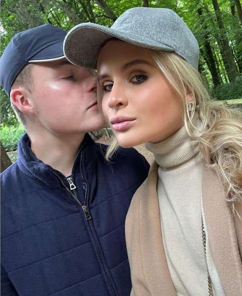 Устинья с женихом Заком