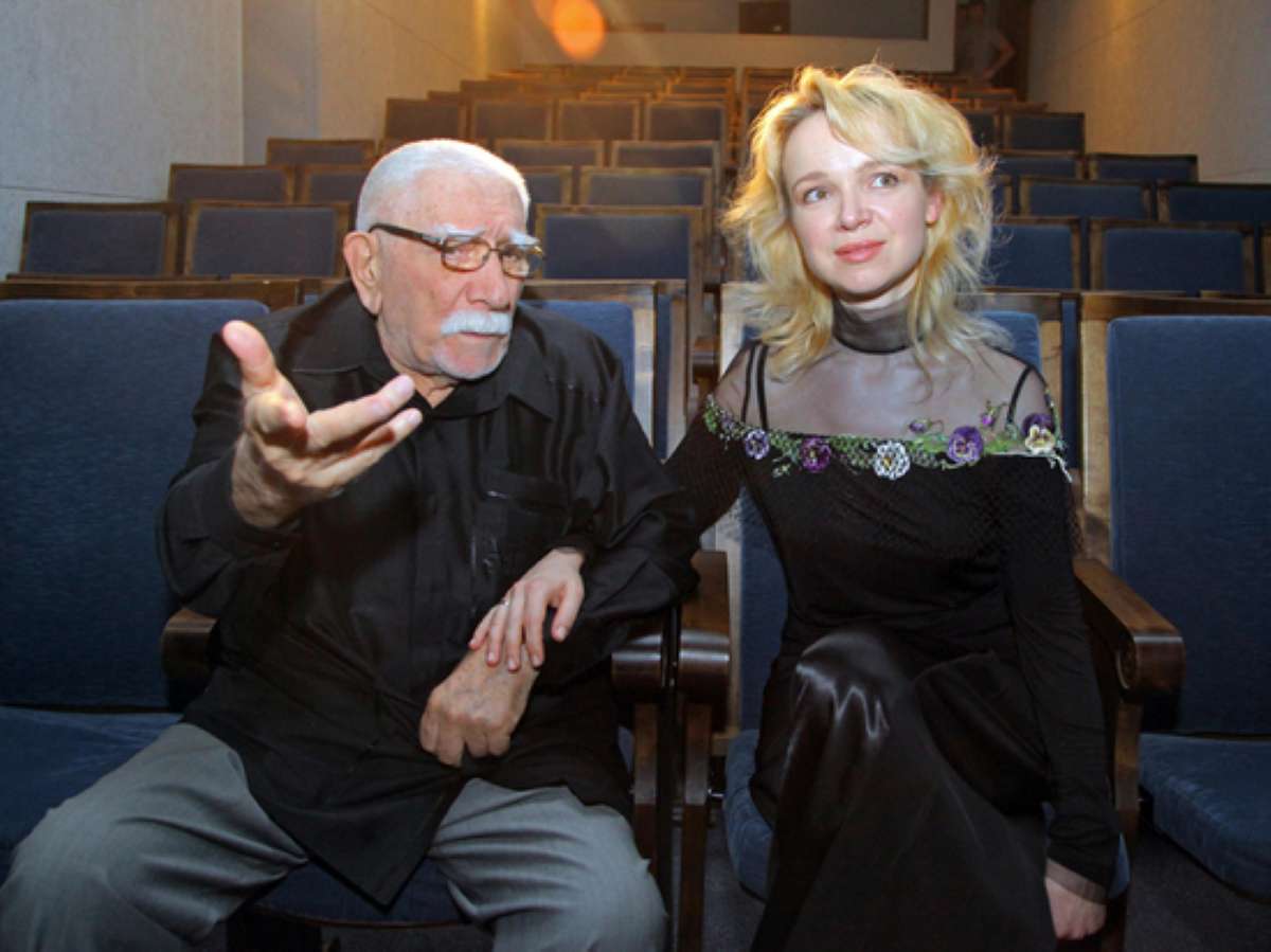 Армен Джигарханян и Виталина Цымбалюк-Романовская