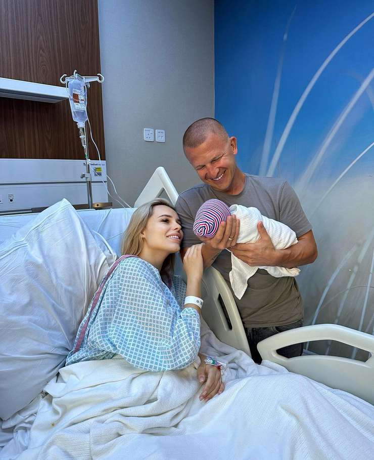 Ханна и Пашу с ребенком Ханна и Пашу с ребенком