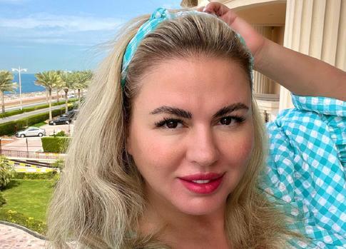 «Переигрываешь»: попытку Семенович выглядеть соблазнительно высмеяли хейтеры