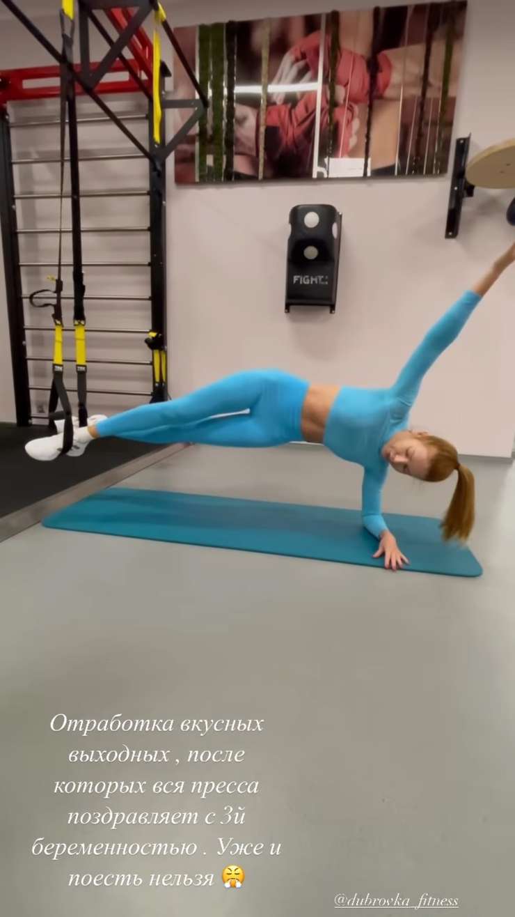 Певица продемонстрировала плоский живот