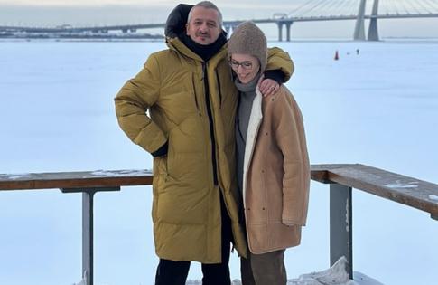 Собчак похвасталась подарком от мужа: «Как же я люблю зеленые камни!»