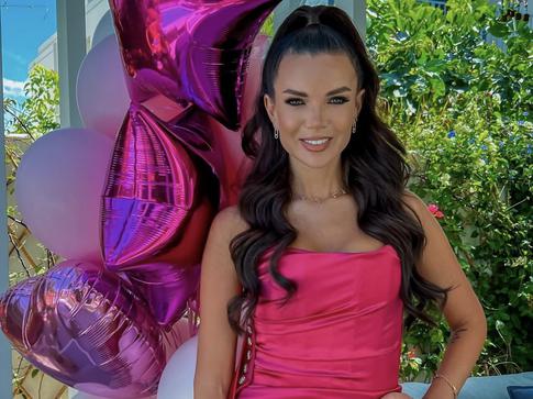 Катя Жужа похвасталась брендовыми подарками