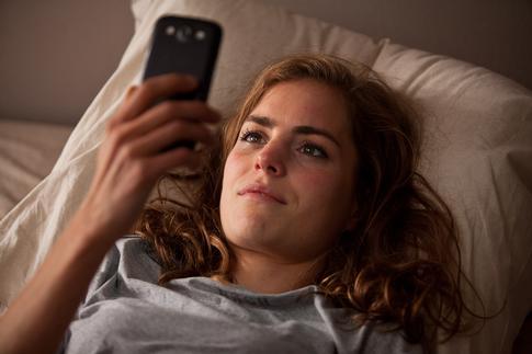 «Как дела?»: Нужно ли отвечать на сообщения бывшего и как это делать