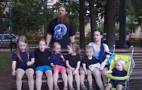 Жена Сергея Жигунова — о семье Тепляковых, живущих в однокомнатной квартире: «Дети живут в жутких условиях»