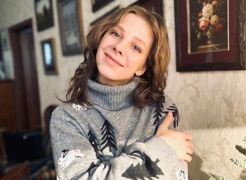 Лиза Арзамасова показала фото со съемок «Папиных дочек»