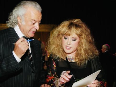 Пугачева обратилась к Резнику: «Зажгу все свечи и помолюсь я за тебя»