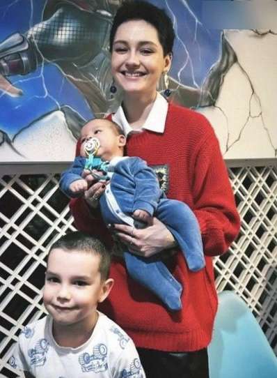 Мария с братьями Тимуром и Маратом