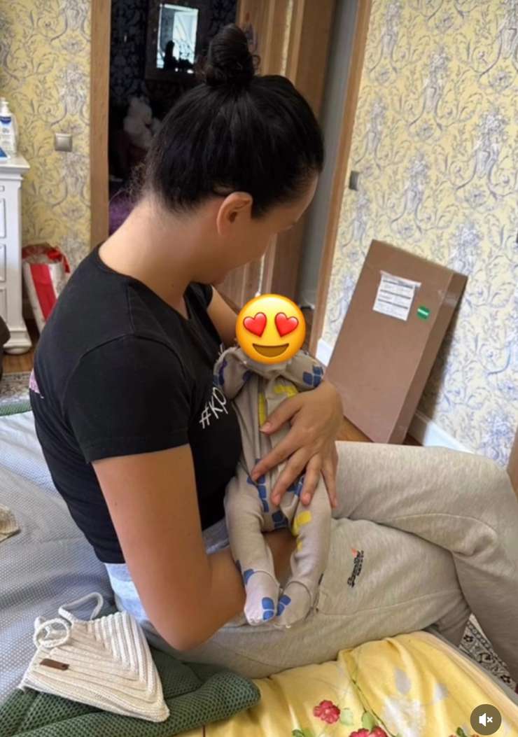 Артистка показала маленького внука Артистка показала маленького внука