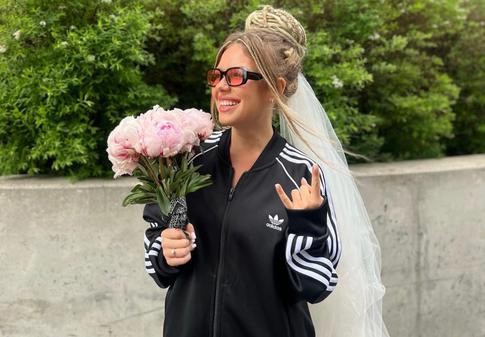 Рита Дакота показала, как отметила свадьбу в детском доме