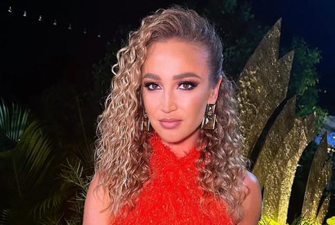 Бузова порадовала подписчиков горячими кадрами в бикини