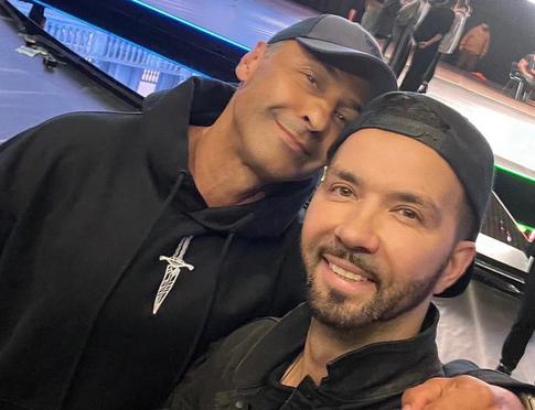 Дуэт «Чай вдвоем» воссоединился: Костюшкин и Клявер выпустили новую песню