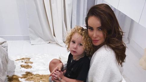 Айза спорит с экс-супругом по поводу воспитания сына