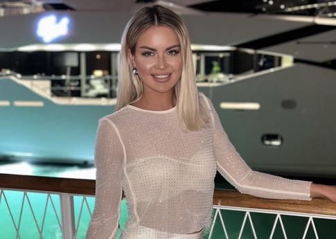 Африкантова не хочет возвращаться в Москву из-за тайного поклонника