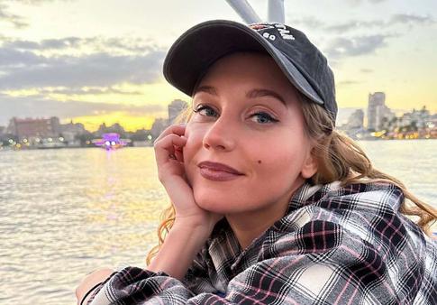 Кристина Асмус об Олеге Меньшикове: «Сошел со сцены, и уже через полчаса мы обнимались»