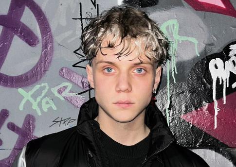 Мошенники забрали у певца Вани Дмитриенко почти миллион рублей