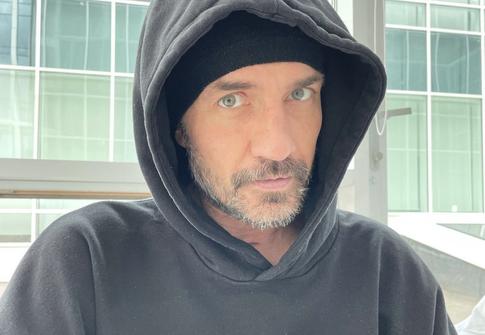 Костомаров показал тренировку в протезах