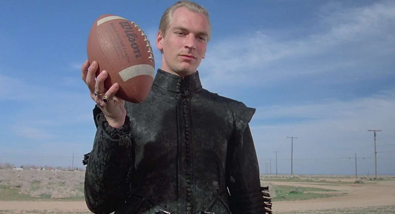 Одну из своих самых ярких ролей Джулиан Сэндс сыграл в фильме Чернокнижник