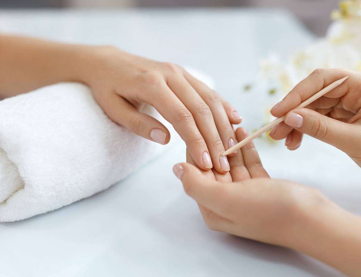 Пилочный маникюр