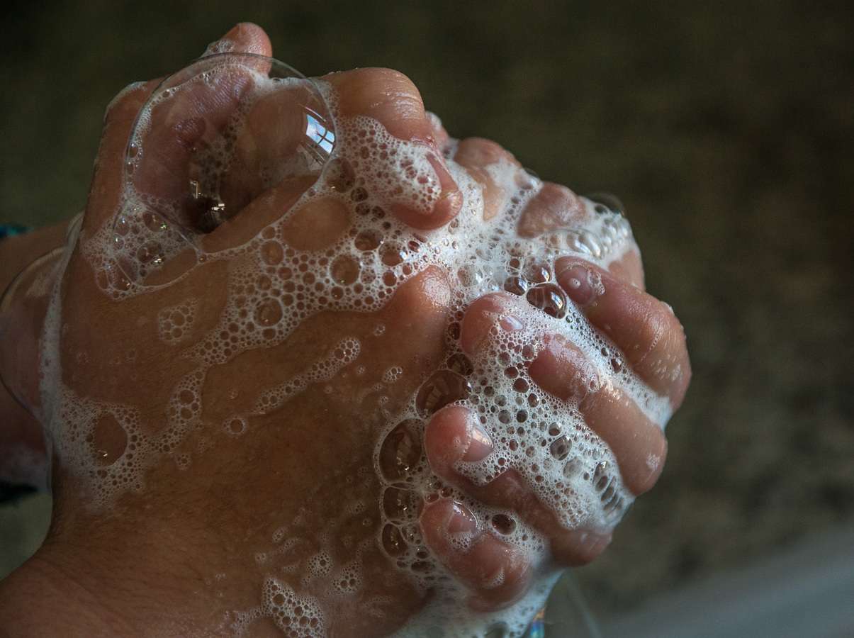 Мыло не всегда может удалить грязь