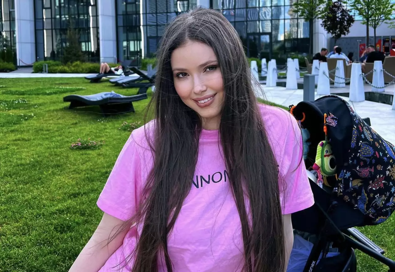 Porno uyasi Birovning mushukiga tasodifan kirgani haqidagi porno video