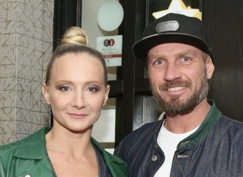 Костомаров и Домнина записали видеообращение своим поклонникам: «Хочется все вернуть назад»