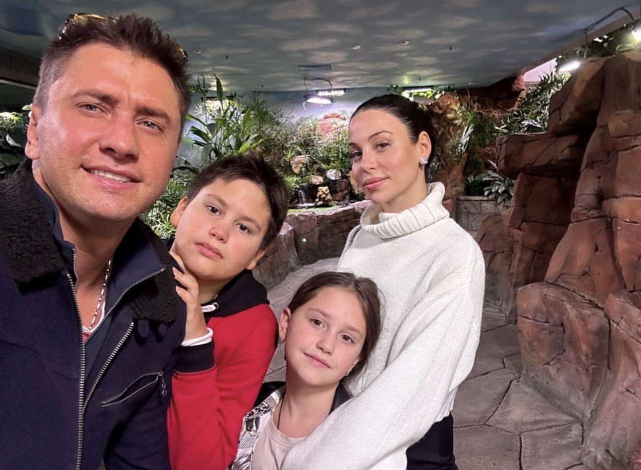 Павел Прилучный с женой Зепюр Брутян и детьми Тимофеем и Мией