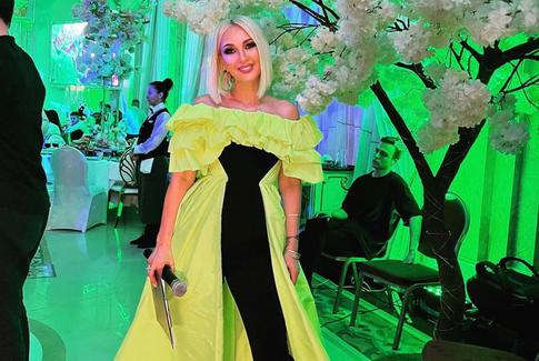 Кудрявцева сверкнула обнаженными ягодицами в бассейне