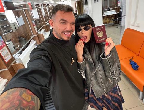 Звезда «Дома−2» Нелли Ермолаева сообщила о смене фамилии