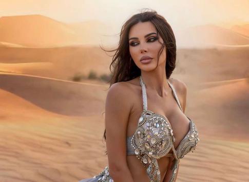 Оксана Самойлова показала соблазнительную фигуру в купальнике