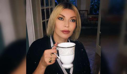 Лада Дэнс на день рождения получила…диско-унитаз с цветомузыкой