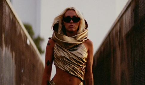 Неожиданный взлет и пугающая тишина: правда ли, что Майли Сайрус попала в тайное общество и ее жизнь в опасности