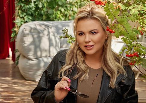 «Слуха нет! Как на эстраду пробралась?»: в Сети ошарашены пением Семенович