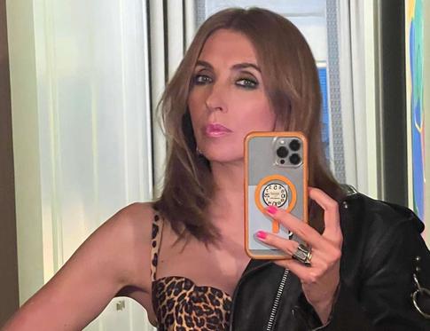 Светлана Бондарчук устроила жаркие танцы в полупрозрачной водолазке