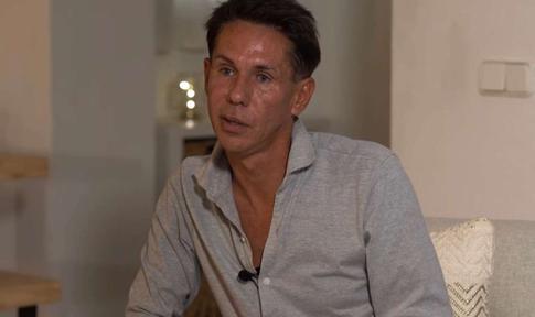 Панин в нетрезвом состоянии испражнился под двери салона