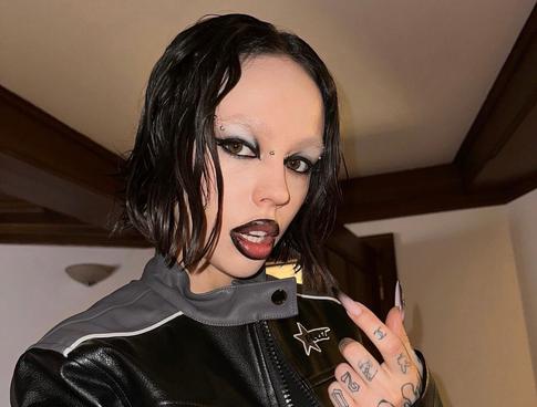 «Померещилась Собчак»: Инстасамка удивила подписчиков огромной голой грудью