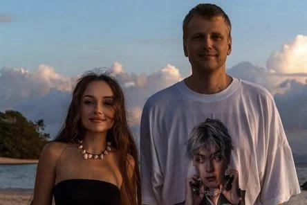 «Может, фамилию на Вебкамиссаренко поменять?»: новоиспеченная жена известного комика работала веб-моделью