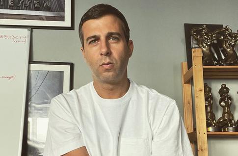 Ургант показал подросшую младшую дочь