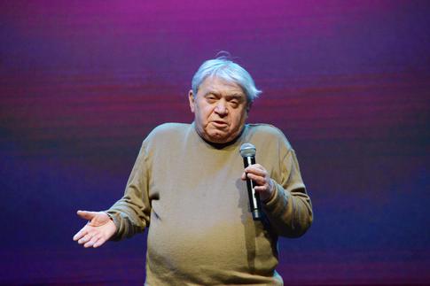 Переломаны ноги: драматург Александр Гельман попал в ДТП в центре Москвы