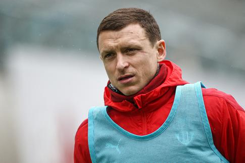 Павел Мамаев устроил дебош на борту самолета