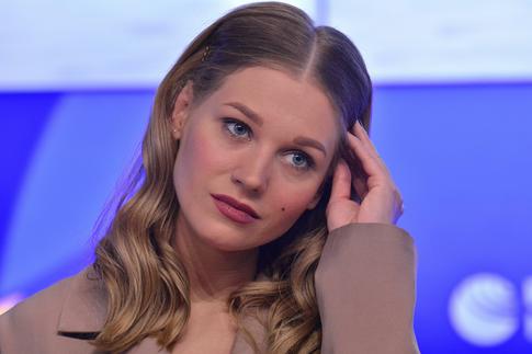 «Будто после подтяжки»: Асмус решилась на признание, увидев себя в отражении